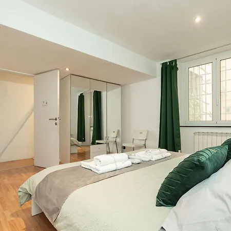 Lusso, Doppio A 50 Passi Dal Duomo Genua